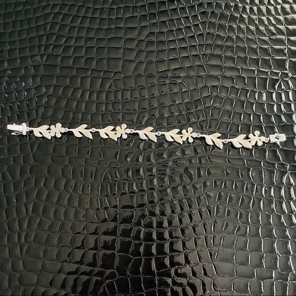 Shiny Marcasite Flower Link Sterling Silver Floral Bracelet - Picture 7 of 12